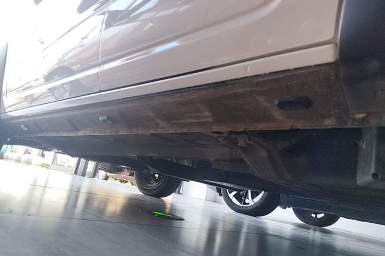 Used Dongfeng NAMMI BOX 2022 Champion Edition Light Wind Version 201KM Standard Model Left Side Sill