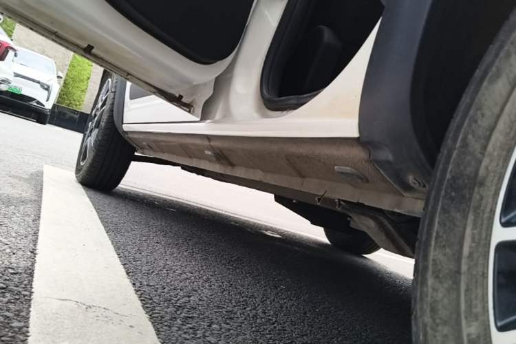 Used Dongfeng NAMMI BOX 2022 Chasing Wind Edition 331 km Standard Model Left Side Sill