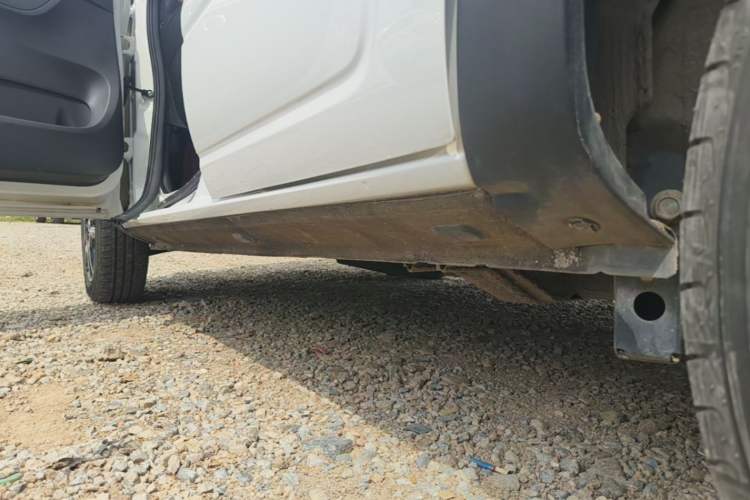 Used Dongfeng NAMMI BOX 2022 Revised Light Wind Edition 201 km Standard Version Left Side Sill