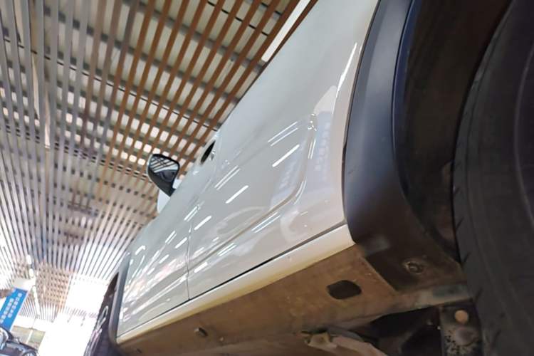 Used Dongfeng NAMMI BOX 2022 Light Wind Edition 201KM Lightning Model Left Side Sill