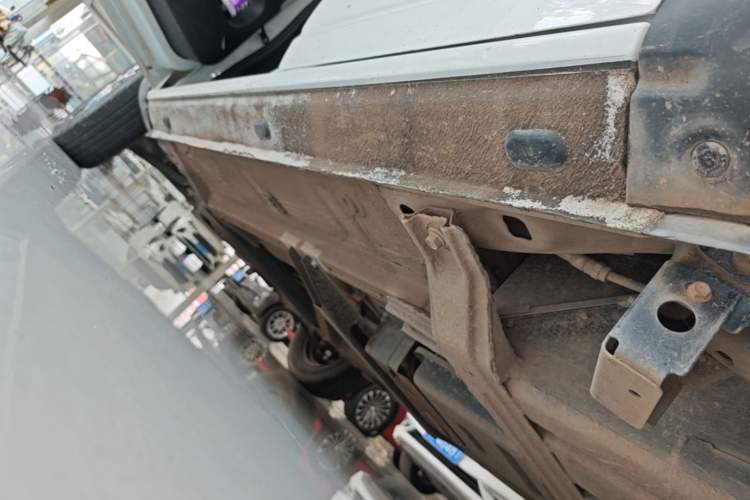 Used Dongfeng NAMMI BOX 2022 Revised Light Wind Edition 201 km Standard Version Left Side Sill