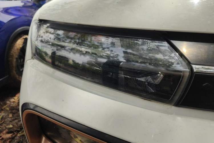 Used Dongfeng NAMMI BOX 2022 Revised Light Wind Edition 201 km Standard Version Right Front Headlight