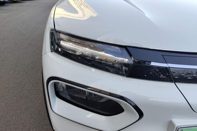 Used Dongfeng NAMMI BOX 2022 Revised Light Wind Edition 201 km Standard Version Right Front Headlight