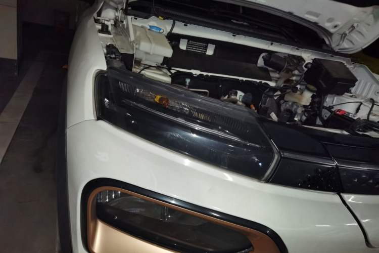 Used Dongfeng NAMMI BOX 2022 Revised Light Wind Edition 201 km Standard Version Right Front Headlight