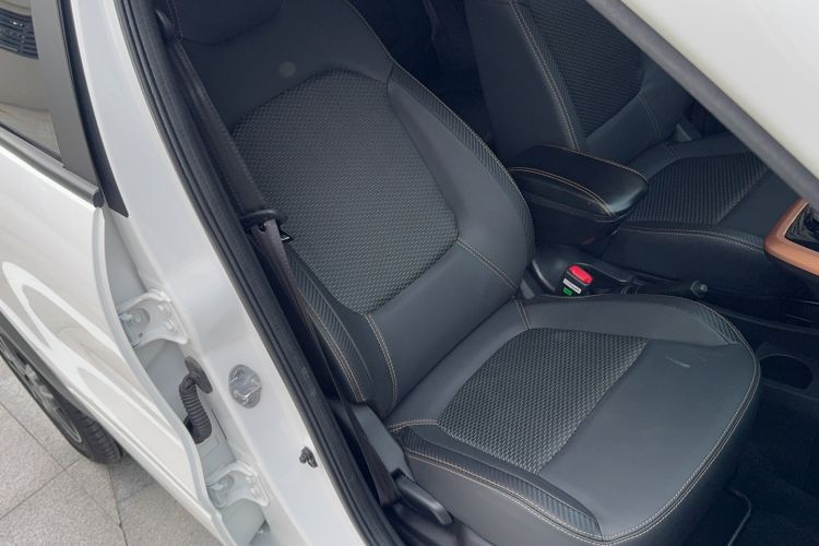 Used Dongfeng NAMMI BOX 2022 Revised Light Wind Edition 201 km Standard Version Right Front Seat