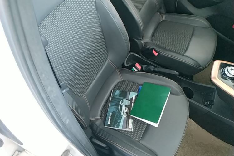 Used Dongfeng NAMMI BOX 2022 Chasing Wind Edition 331 km Standard Model Right Front Seat