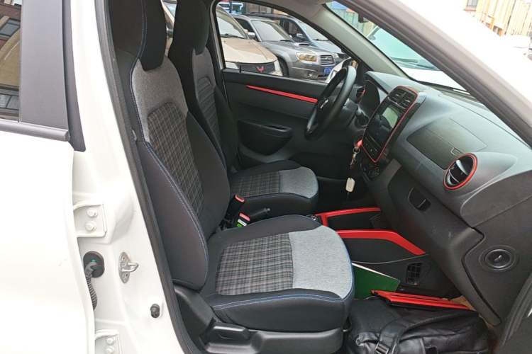 Used Dongfeng NAMMI BOX 2022 Chasing Wind Edition 331 km Standard Model Right Front Seat