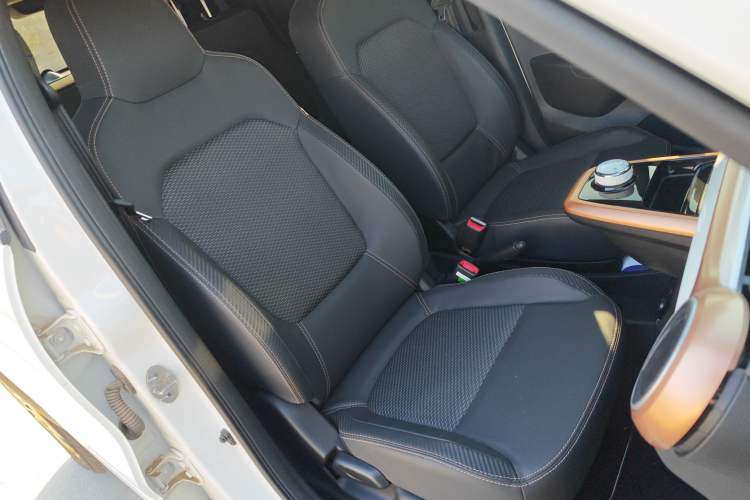 Used Dongfeng NAMMI BOX 2022 Revised Light Wind Edition 201 km Standard Version Right Front Seat