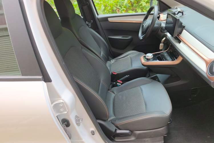 Used Dongfeng NAMMI BOX 2022 Revised Light Wind Edition 201 km Standard Version Right Front Seat