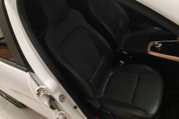 Used Dongfeng NAMMI BOX 2022 Chasing Wind Edition 331KM Advanced Model Right Front Seat