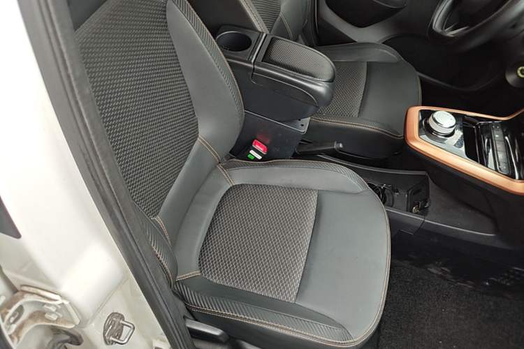 Used Dongfeng NAMMI BOX 2022 Revised Light Wind Edition 201 km Standard Version Right Front Seat
