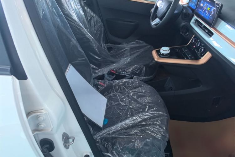 Used Dongfeng NAMMI BOX 2022 Chasing Wind Edition 331 km Standard Model Right Front Seat