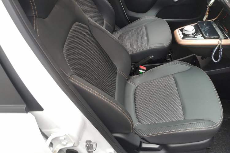 Used Dongfeng NAMMI BOX 2022 Champion Edition Light Wind Version 201KM Standard Model Right Front Seat