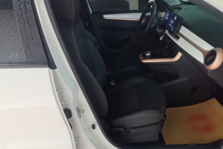 Used Dongfeng NAMMI BOX 2022 Revised Light Wind Edition 201 km Standard Version Right Front Seat