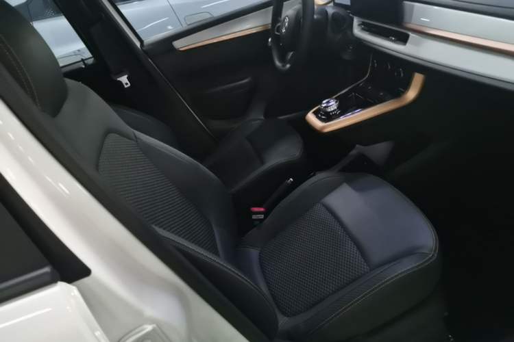 Used Dongfeng NAMMI BOX 2022 Chasing Wind Edition 331KM Advanced Model Right Front Seat