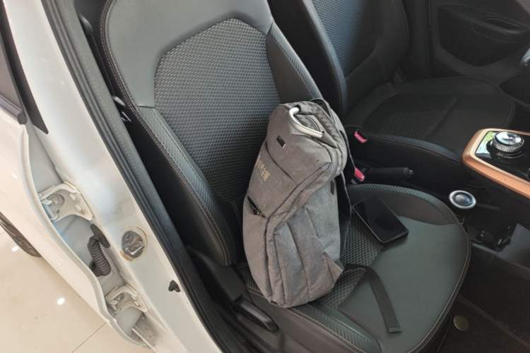 Used Dongfeng NAMMI BOX 2022 Revised Light Wind Edition 201 km Standard Version Right Front Seat