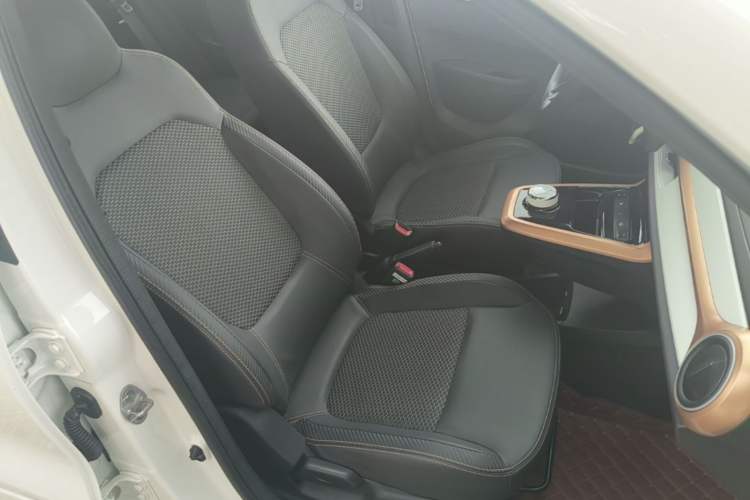 Used Dongfeng NAMMI BOX 2022 Revised Light Wind Edition 201 km Standard Version Right Front Seat