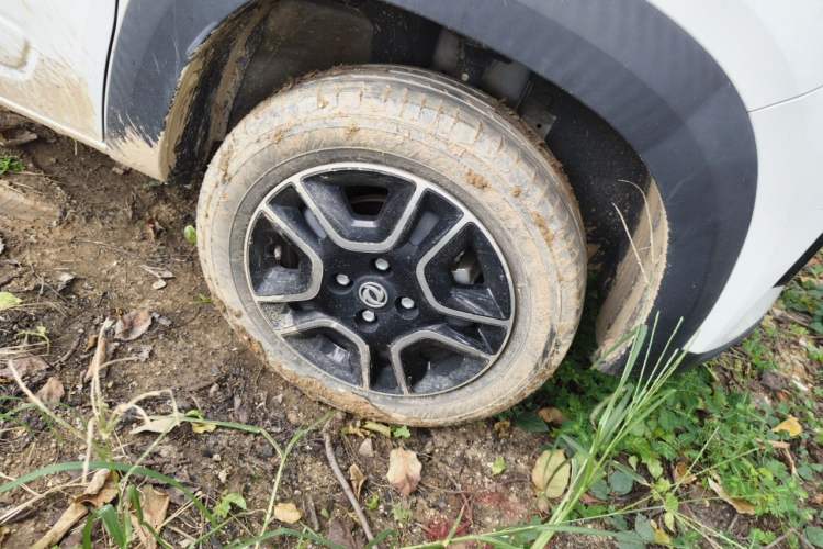 Used Dongfeng NAMMI BOX 2022 Revised Light Wind Edition 201 km Standard Version Right Front Wheel Hub