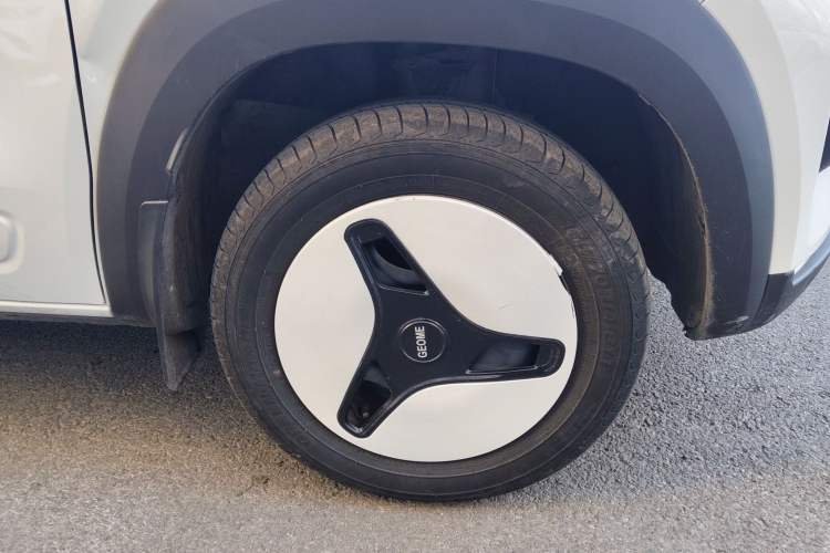 Used Dongfeng NAMMI BOX 2022 Revised Light Wind Edition 201 km Standard Version Right Front Wheel Hub