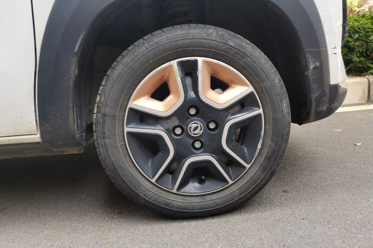 Used Dongfeng NAMMI BOX 2022 Light Wind Edition 201KM Advanced Model Right Front Wheel Hub
