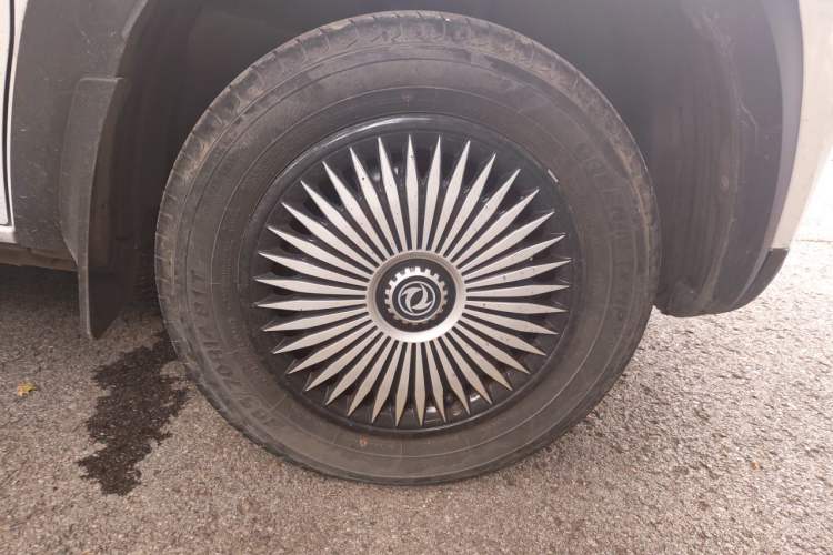 Used Dongfeng NAMMI BOX 2022 Revised Light Wind Edition 201 km Standard Version Right Front Wheel Hub