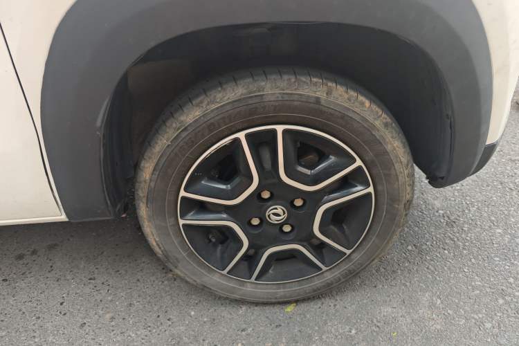 Used Dongfeng NAMMI BOX 2022 Revised Light Wind Edition 201 km Standard Version Right Front Wheel Hub