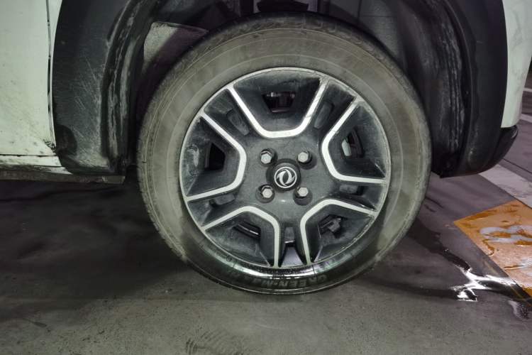 Used Dongfeng NAMMI BOX 2022 Revised Light Wind Edition 201 km Standard Version Right Front Wheel Hub
