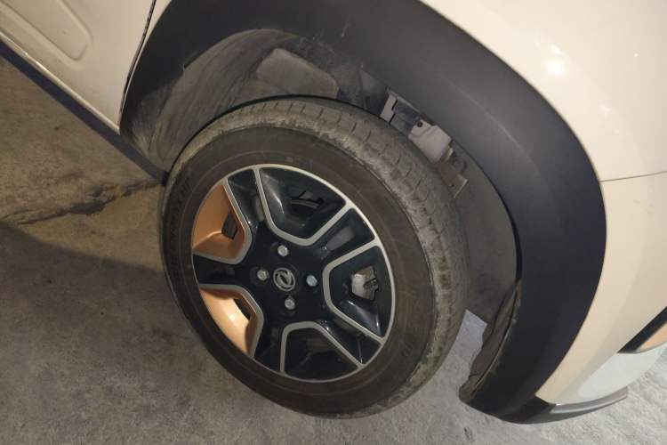 Used Dongfeng NAMMI BOX 2022 Revised Light Wind Edition 201 km Standard Version Right Front Wheel Hub