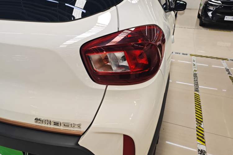 Used Dongfeng NAMMI BOX 2022 Revised Light Wind Edition 201 km Standard Version Right Rear Taillight