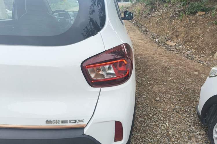 Used Dongfeng NAMMI BOX 2022 Revised Light Wind Edition 201 km Standard Version Right Rear Taillight