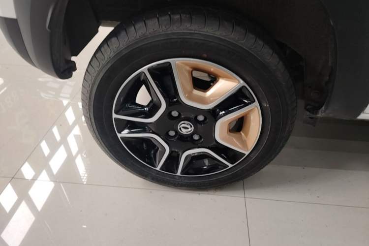Used Dongfeng NAMMI BOX 2022 Chasing Wind Edition 351KM Standard Model Right Rear Wheel Hub