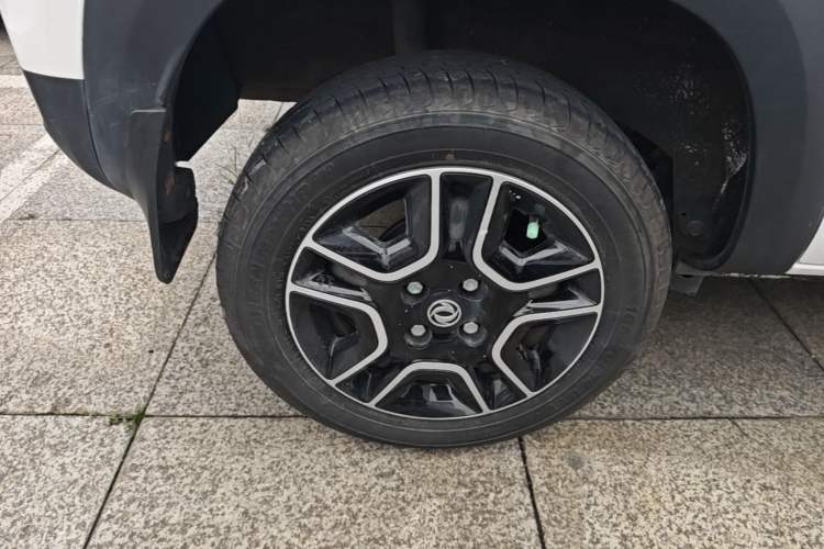 Used Dongfeng NAMMI BOX 2022 Revised Light Wind Edition 201 km Standard Version Right Rear Wheel Hub