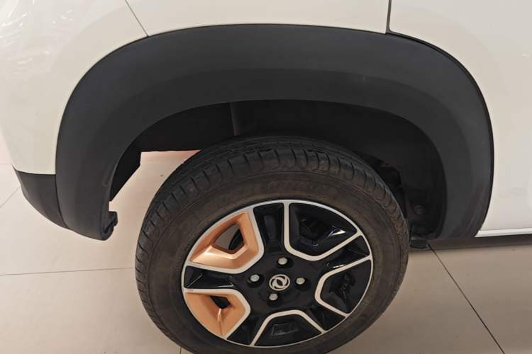 Used Dongfeng NAMMI BOX 2022 Revised Light Wind Edition 201 km Standard Version Right Rear Wheel Hub