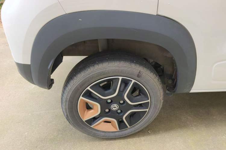 Used Dongfeng NAMMI BOX 2022 Revised Light Wind Edition 201 km Standard Version Right Rear Wheel Hub