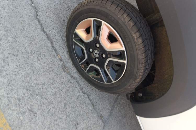 Used Dongfeng NAMMI BOX 2022 Light Wind Edition 201KM Lightning Model Right Rear Wheel Hub