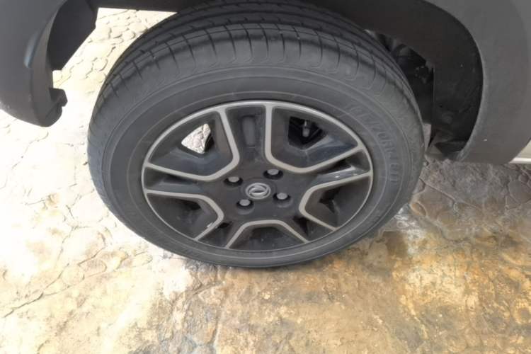 Used Dongfeng NAMMI BOX 2022 Champion Edition Light Wind Version 201KM Standard Model Right Rear Wheel Hub