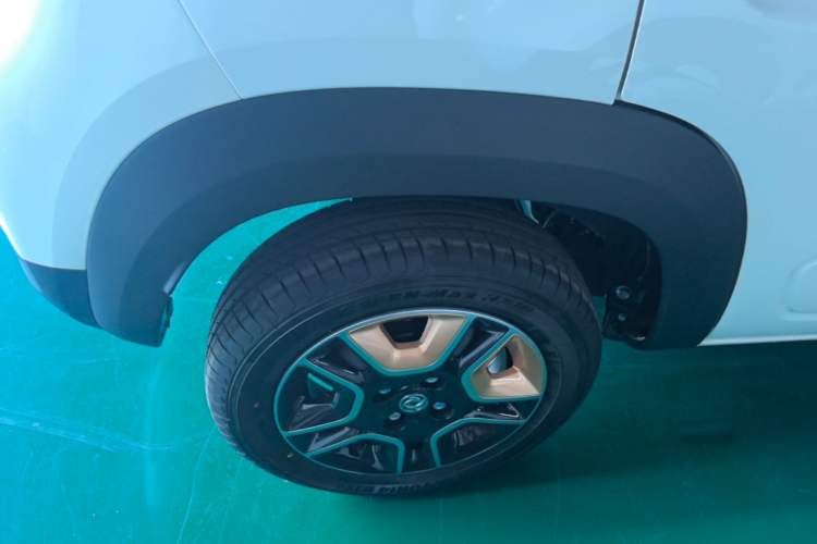 Used Dongfeng NAMMI BOX 2022 Chasing Wind Edition 331 km Standard Model Right Rear Wheel Hub
