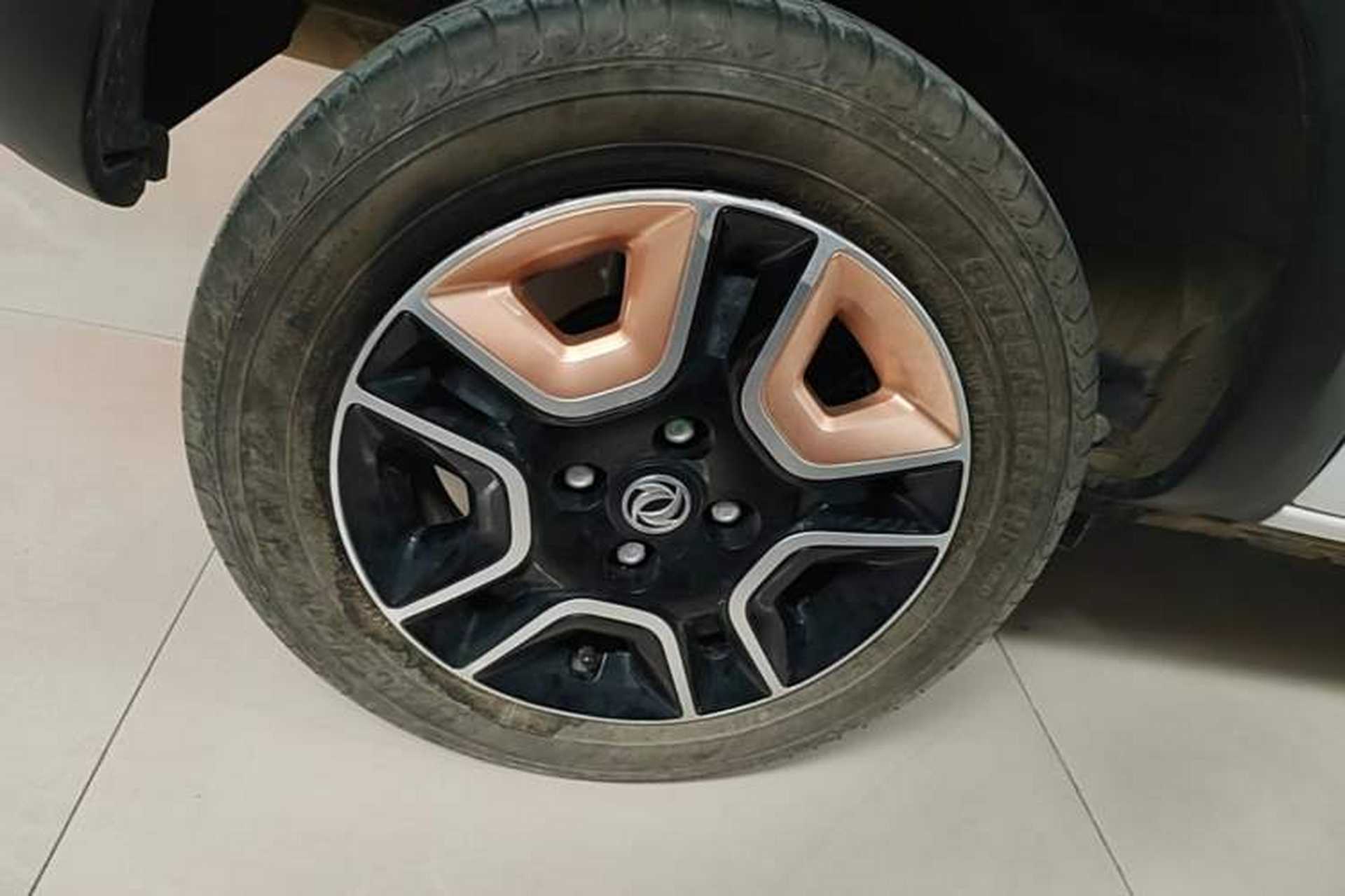 Used Dongfeng NAMMI BOX 2022 Revised Light Wind Edition 201 km Standard Version Right Rear Wheel Hub