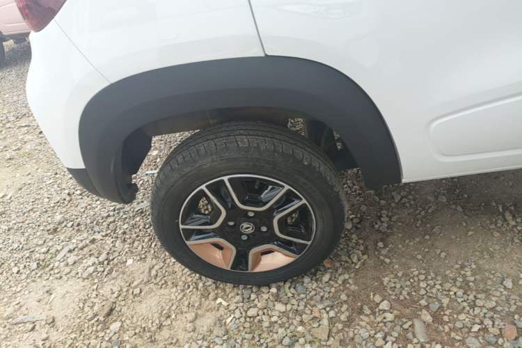 Used Dongfeng NAMMI BOX 2022 Revised Light Wind Edition 201 km Standard Version Right Rear Wheel Hub
