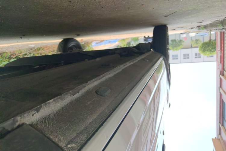 Used Dongfeng NAMMI BOX 2022 Revised Light Wind Edition 201 km Standard Version Right Side Sill