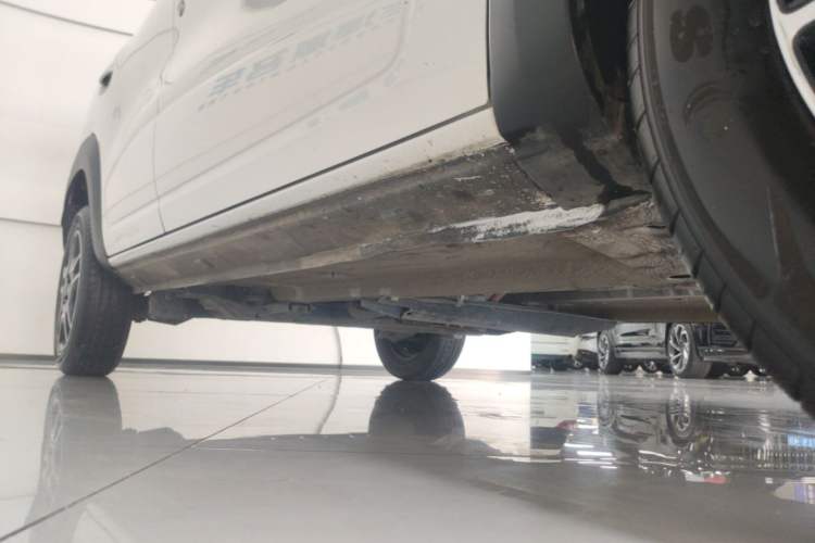 Used Dongfeng NAMMI BOX 2022 Champion Edition Light Wind Version 201KM Standard Model Right Side Sill