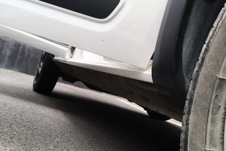 Used Dongfeng NAMMI BOX 2022 Chasing Wind Edition 331 km Standard Model Right Side Sill