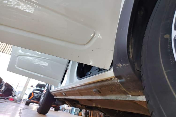 Used Dongfeng NAMMI BOX 2022 Light Wind Edition 201KM Lightning Model Right Side Sill