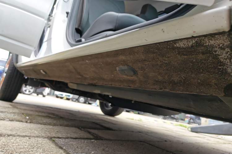 Used Dongfeng NAMMI BOX 2022 Revised Light Wind Edition 201 km Standard Version Right Side Sill
