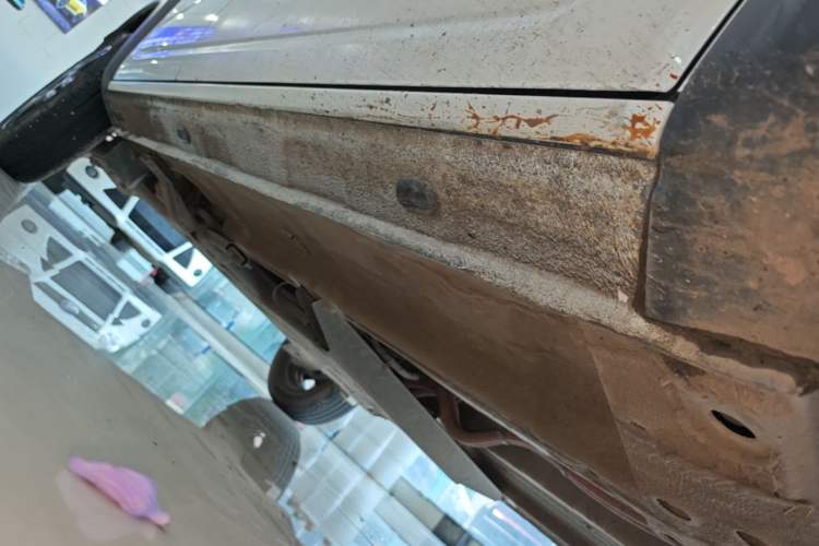 Used Dongfeng NAMMI BOX 2022 Revised Light Wind Edition 201 km Standard Version Right Side Sill
