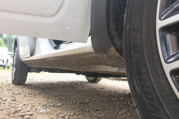 Used Dongfeng NAMMI BOX 2022 Revised Light Wind Edition 201 km Standard Version Right Side Sill
