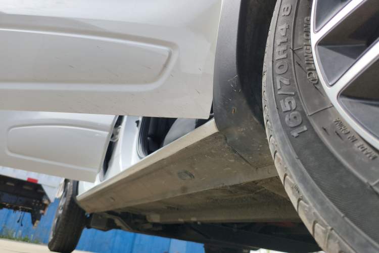 Used Dongfeng NAMMI BOX 2022 Chasing Wind Edition 351KM Standard Model Right Side Sill