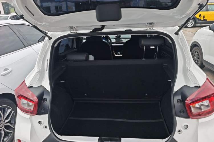 Used Dongfeng NAMMI BOX 2022 Revised Light Wind Edition 201 km Standard Version Trunk