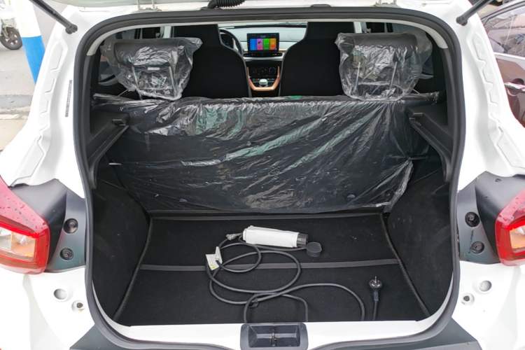 Used Dongfeng NAMMI BOX 2022 Revised Light Wind Edition 201 km Standard Version Trunk