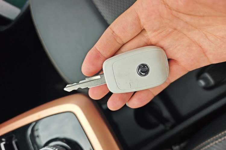 Used Dongfeng NAMMI BOX 2022 Revised Light Wind Edition 201 km Standard Version Vehicle Key